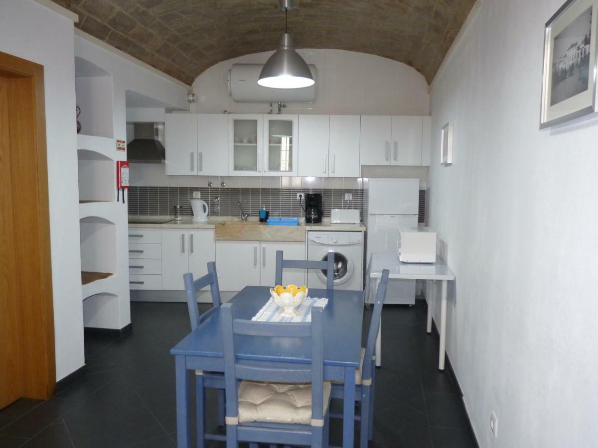 Pateo Dos Oliveira - Casa Dos Servicais エヴォラ エクステリア 写真